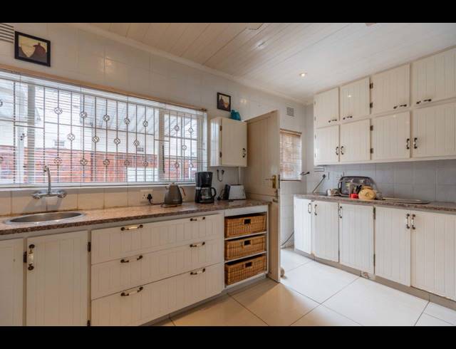 3 BEDROOM HOUSE FOR SALE IN DAWNCLIFFE